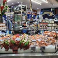Great market with various food options 