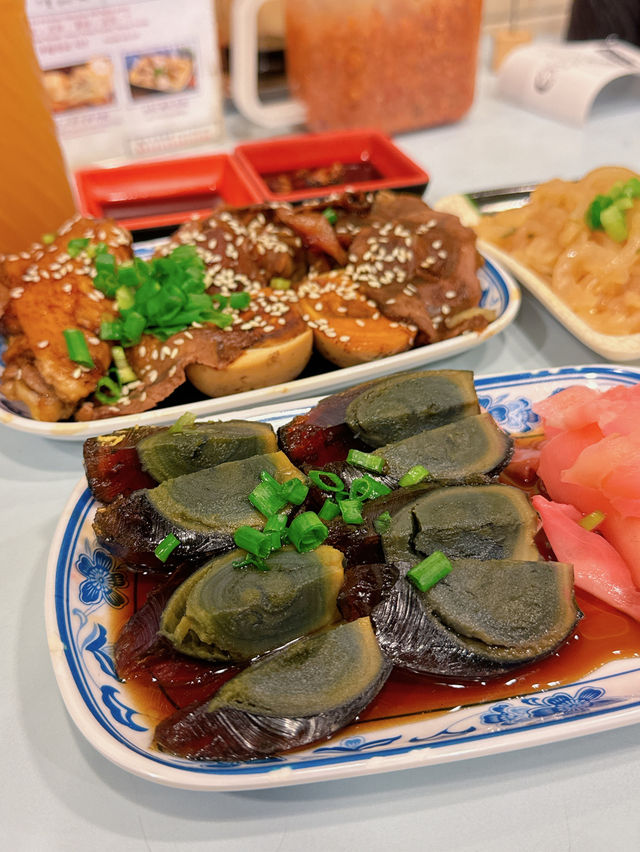 秋冬最鍾意就係食湯餃/湯麵，今晚同朋友揀左人氣大熱既「豐信餃子店」，晚市時間超受歡迎，大排長龍，大家想食鮮味十足既餃子，記得早d 黎攞位啦～