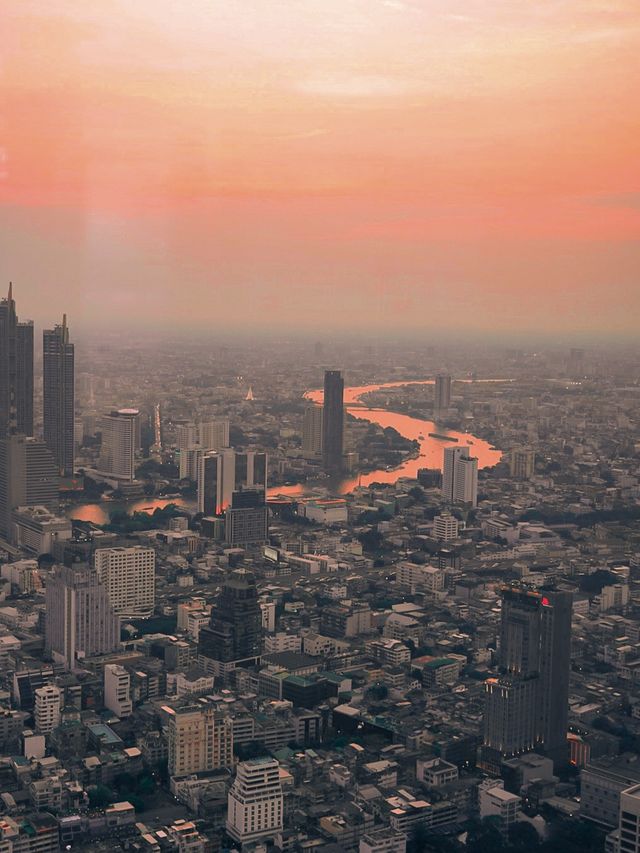 バンコクの夕日と夜景を満喫！King Power Mahanakhon Skywalk