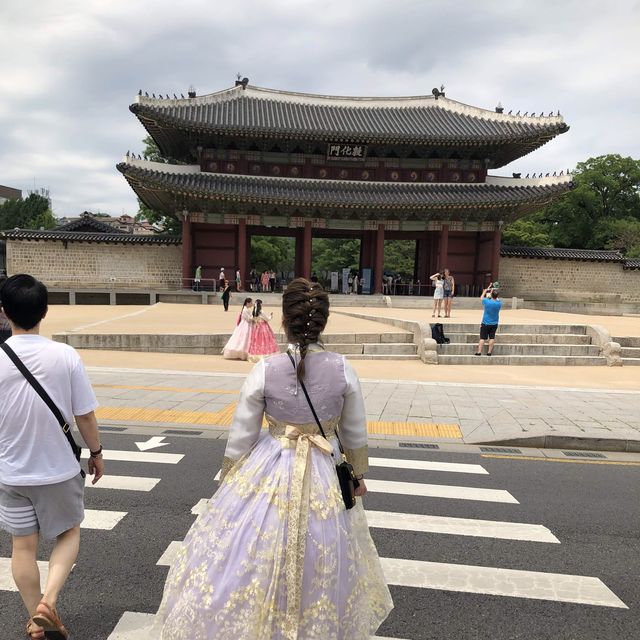 昌徳宮（チャンドックン）を韓服でまわる
