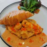 คาเฟ่ในบ้านสีขาว ฟีลโคซี่ อบอุ๊นนน ร้าน "พา-มา-เฮง"