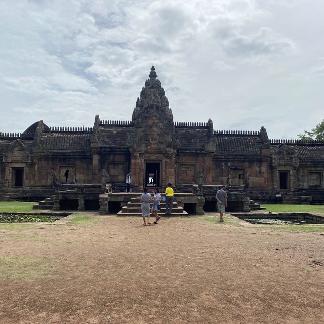 อุทยาน ปราสาทหินพนมรุ้ง 🏰