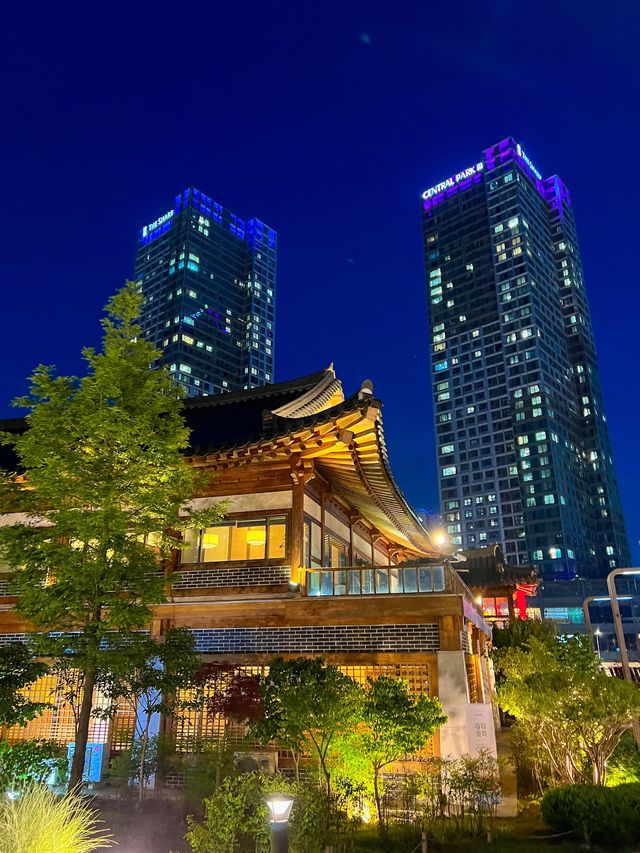 야경이 더욱 멋진 송도 한옥마을