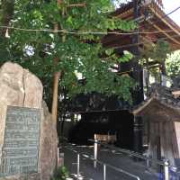 繁華街にある立派なお寺【萬行寺】