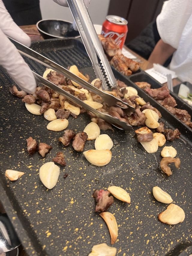 韓国/ソウル【明洞】サムギョプサルもカルビも食べれる！個室のお肉屋さん