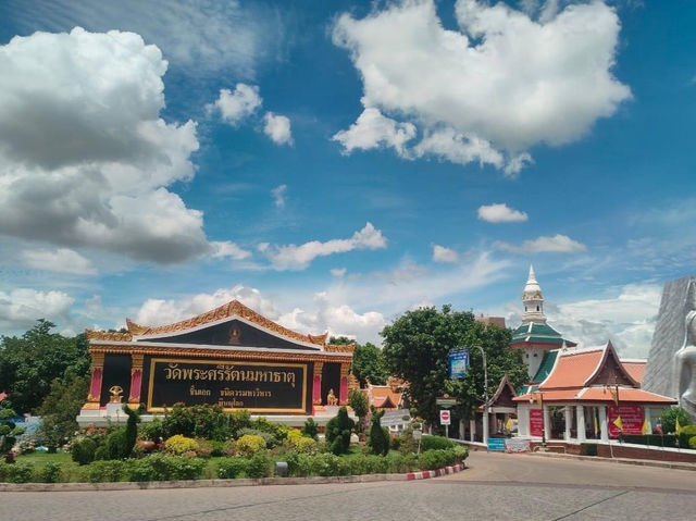 ไหว้พระพุทธชินราช หรือพระใหญ่ จังหวัดพิษณุโลก