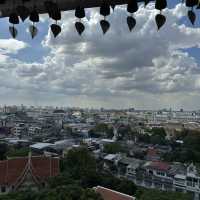 กราบสักการะวัดสระเกศราชวรวิหาร (วัดภูเขาทอง)