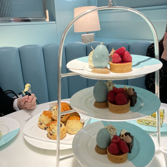 🇬🇧ティファニーで朝食を🩵 イギリスロンドンのTiffany Blue Box cafe💙