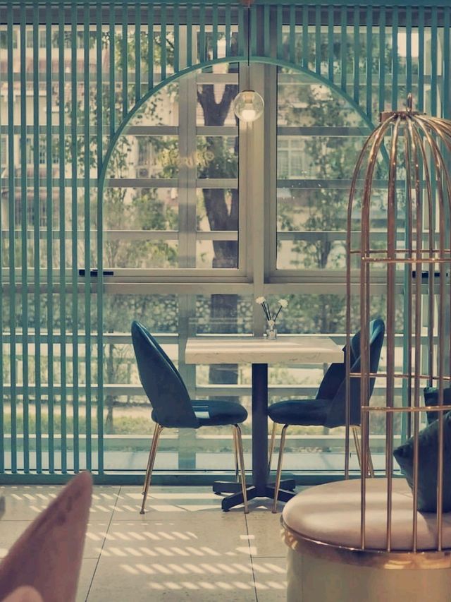 Mr & Mrs Cafe