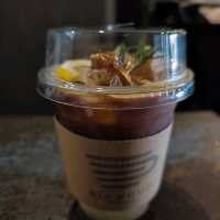 SicXcup Coffee ร้านมินิมอลสีดำที่ลงตัว 