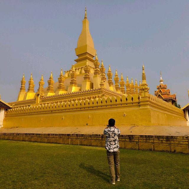 พระธาตุหลวงเวียงจันทน์ ພຣະ​ ທາດຫຼວງ