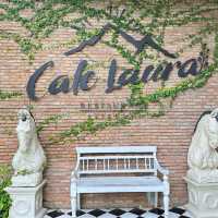 Cafe Laura Bar and Restaurant-หินกอง