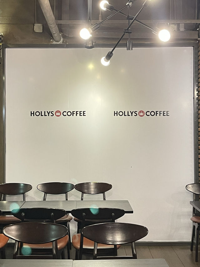 Hollys coffee 🍓