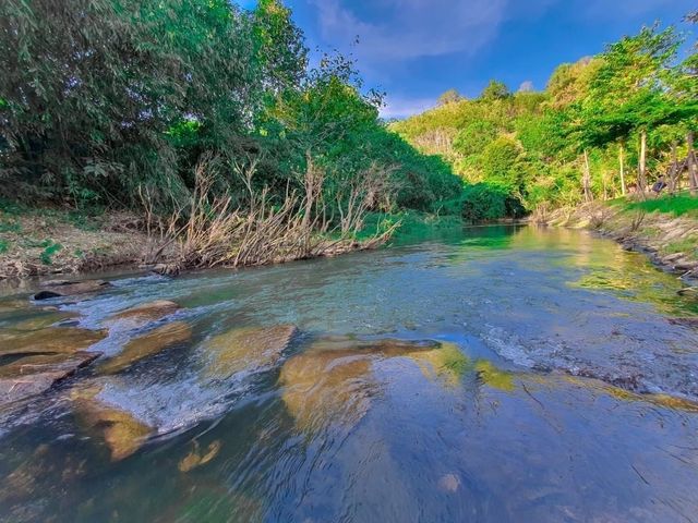 ที่พักติดน้ำตก บรรยากาศดีโคตร