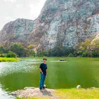 อุทยานหินเขางู (Khao Ngu Stone Park) 