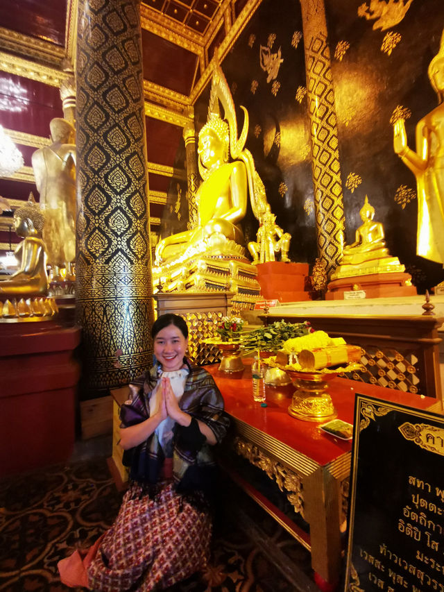 ไหว้พระพุทธชินราช  เมืองพิษณุโลก