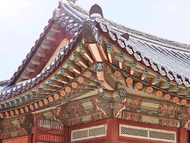 Visit Gyeongbokgung Palace 