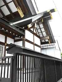 【下染屋神明社/東京都】交通量の多い道路に面している