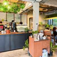 คาเฟ่ลับใจกลางเมืองกรุงเทพ 🥛