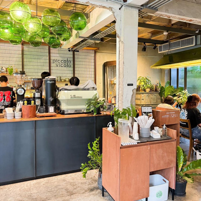 คาเฟ่ลับใจกลางเมืองกรุงเทพ 🥛