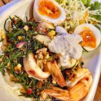 นั่งทานอาหารแบบฟินๆ ริมน้ำ สุดแสนโรแมนติก …