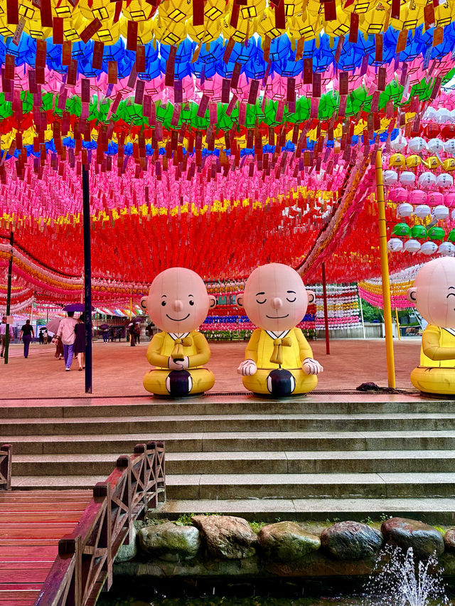알록달록 봄을 더 아름답게 즐기실 수 있는 🪷 인사동 사찰 데이트 🌸