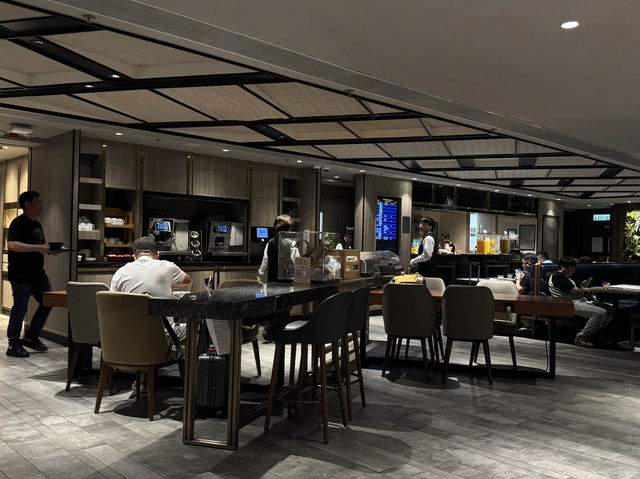 世界を旅する旅人のオアシス：Plaza Premium Lounge 環亞機場貴賓室