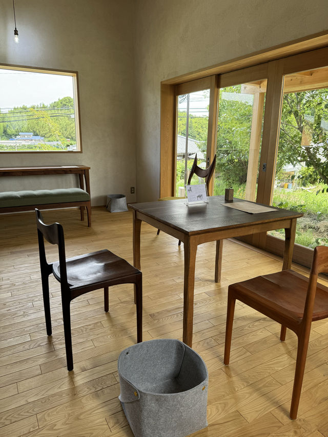 【福岡カフェ】手作り家具を見ながらスイーツ🍑家具屋さんのカフェ✨