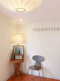 เที่ยวคาเฟ่มินิมอล Moonrise