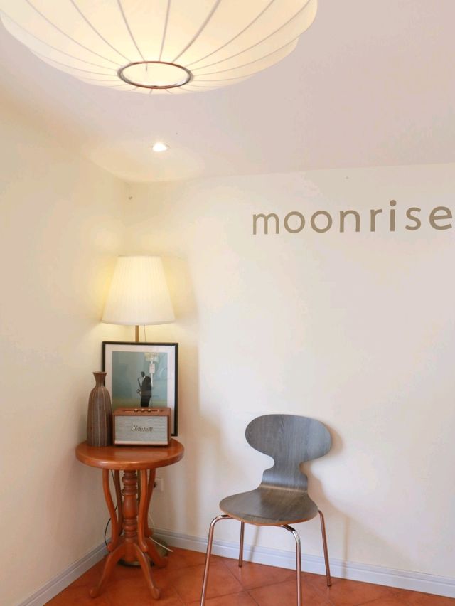 เที่ยวคาเฟ่มินิมอล Moonrise
