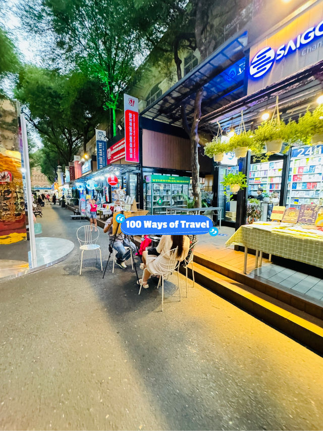 🇻🇳 Having lotsa of fun at HCMC Book Street