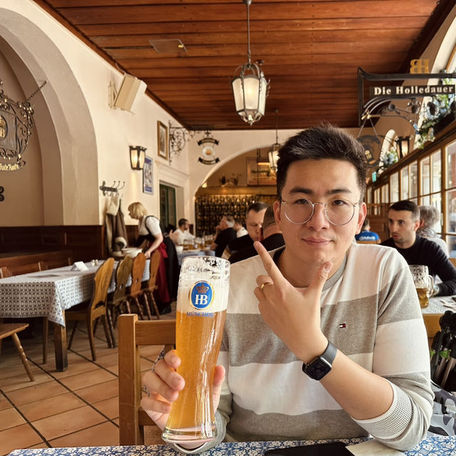 Authentic Bavarian Experience at Hofbräuhaus Munich