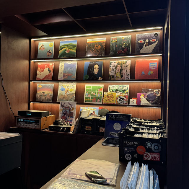 คลาสสิคมาก aftersun Listening Bar