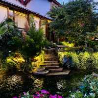 See all the colors of the rainbow in Lijiang