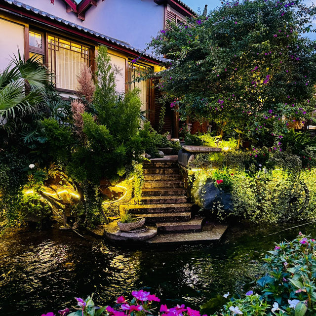 See all the colors of the rainbow in Lijiang