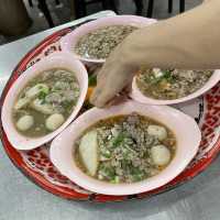 ก๋วยเตี๋ยวรุ่งเรือง | ย่านสุขุมวิท