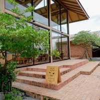 Chirp cafe & chat space คาเฟ่เรือนไทยแบบมินิมอล