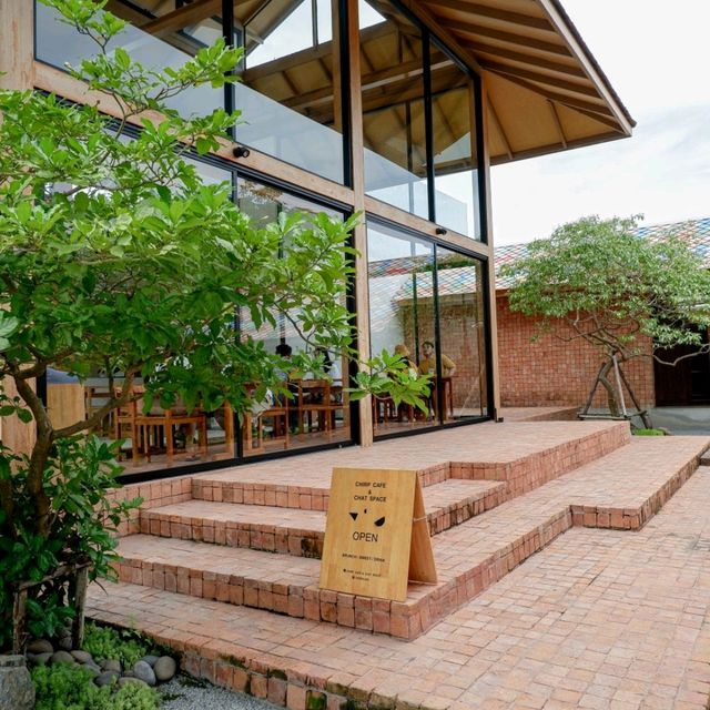Chirp cafe & chat space คาเฟ่เรือนไทยแบบมินิมอล
