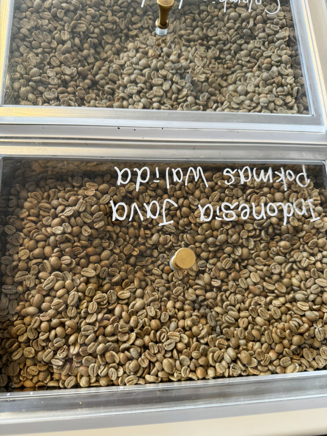 จิบกาแฟพร้อมชมใบไม้เปลี่ยนสีที่ Arabica Arashiyama