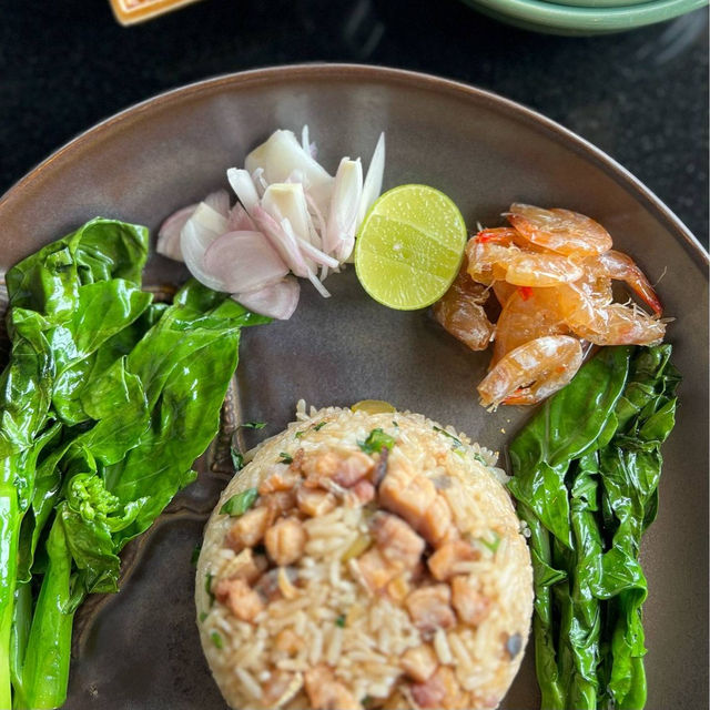 มื้อกลางวันวิววัดอรุณ 🍚