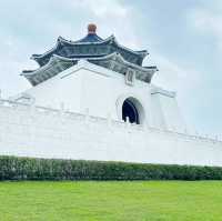 台北中正紀念堂 壯麗的建築與悠然的景觀