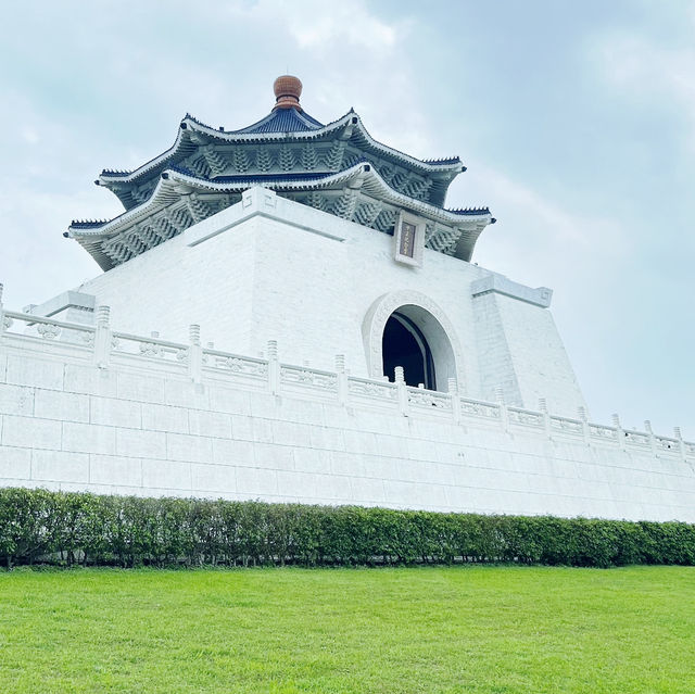 台北中正紀念堂 壯麗的建築與悠然的景觀