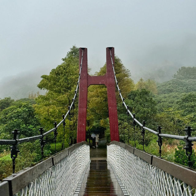 過看著兩邊巍峨山嶺都完全不覺心驚🏞