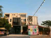มาคาเฟ่ริมทะเล Skoop Beach cafe 