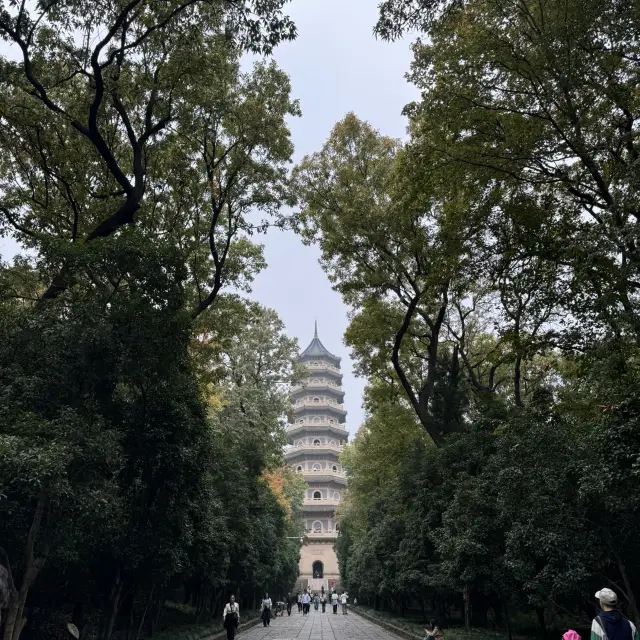 เดินชมสวน ปีนเจดีย์ 😆