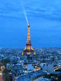 Exploring the Arc de Triomphe, an iconic landmark of Paris!