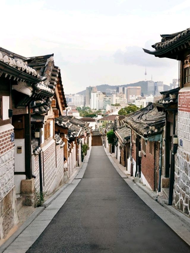 Strolling Through History at Bukchon Hanok Village
