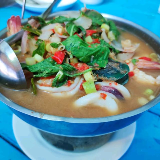 คาเฟ่ร้านอาหาร ริมชายหาด ติดทะเลศรีราชา