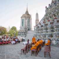เริ่มต้นปีที่วัดอรุณ: เสริมสิริมงคลและความสุขใจ