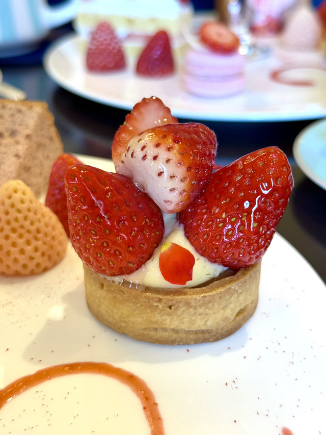 Limited to 15 servings a day! Strawberry assortment🍓